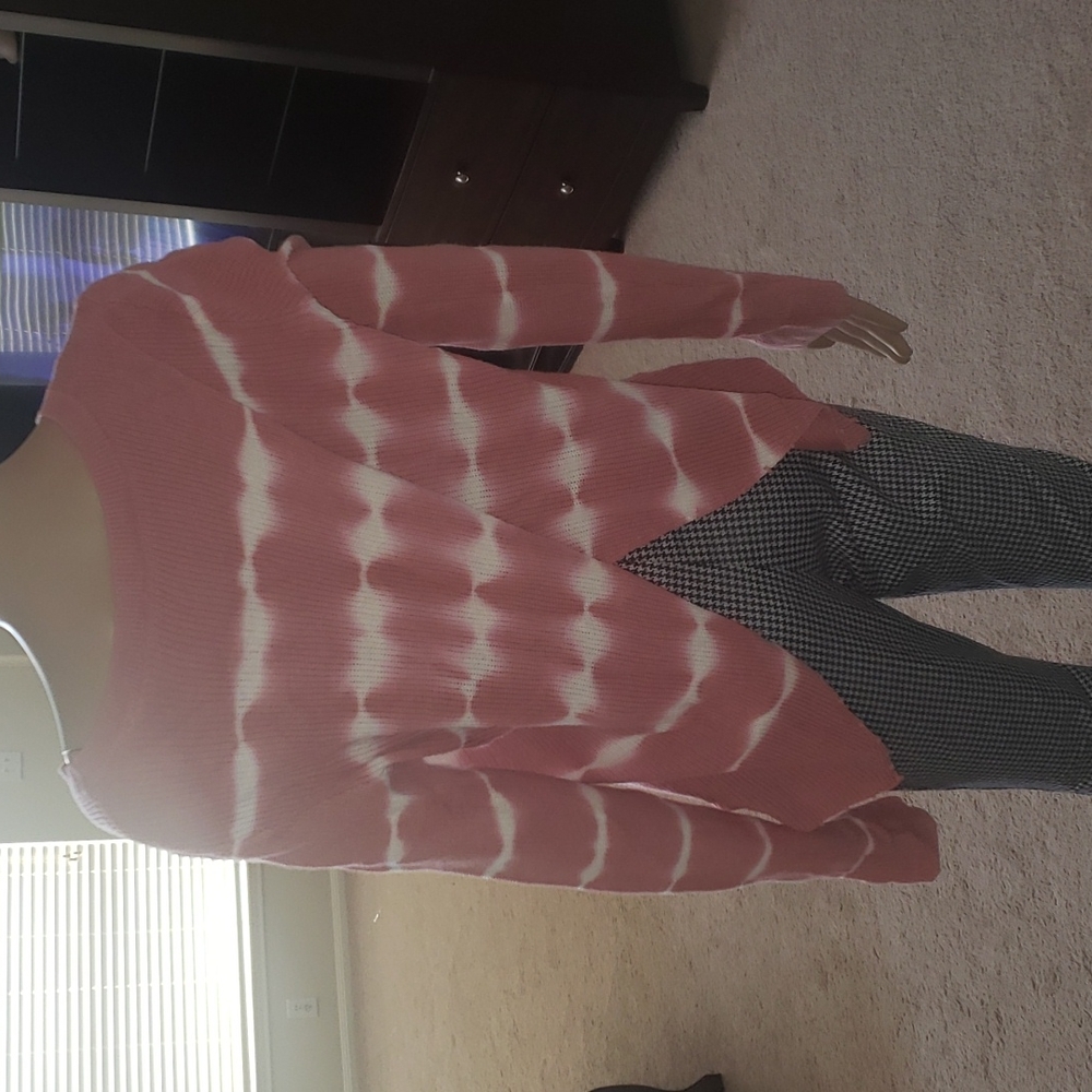 Knox Rose m tie dye heart beats overlap back hem unique stitch knots sweater